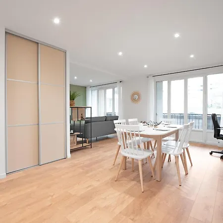 Spacieux T3 Avec 2 Parkings Gratuits Et 2 Balcons アパート