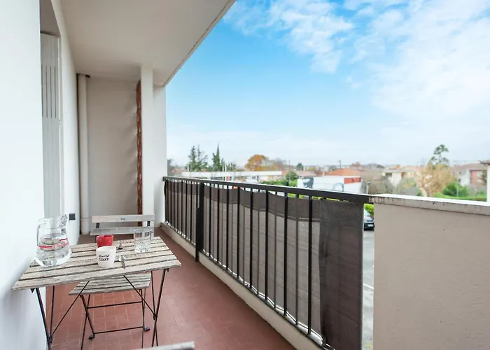 Spacieux T3 Avec 2 Parkings Gratuits Et 2 Balcons *